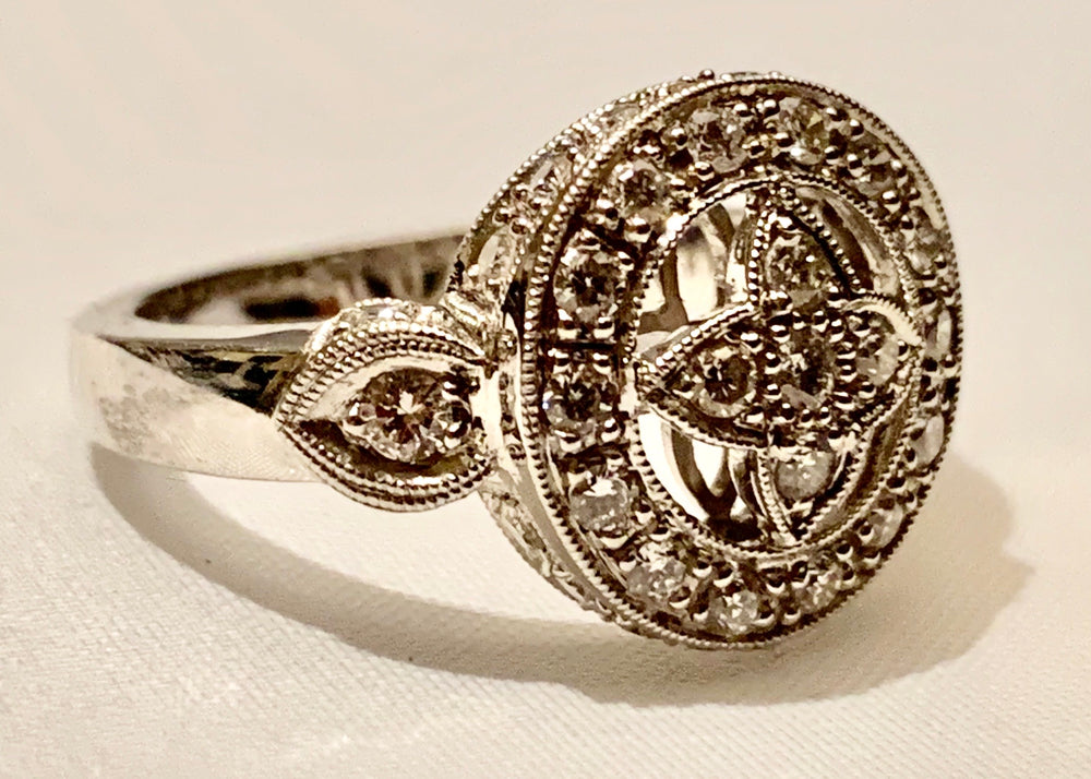 14K WHITE GOLD DIAMOND RING