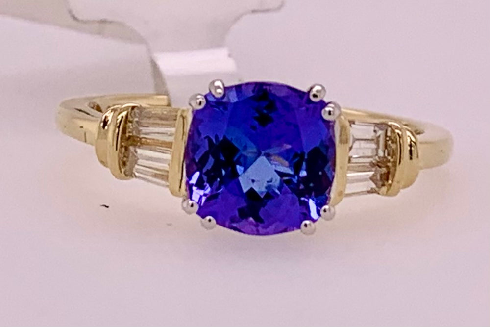 Tanzanite & Diamond Ring